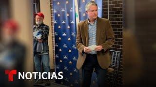 Vea a un senador republicano abandonar un foro cuando electores lo confrontaron | Noticias Telemundo