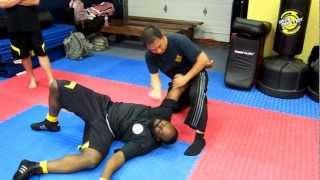 Lo Man Kam Wing Chun U.S. - Gorden explain a technic