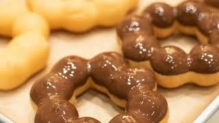 How to Make Perfect Chocolate Frosted Donuts at Home!