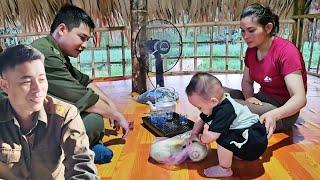 Policeman Chuc came to thank the girl who helped him when he was in trouble