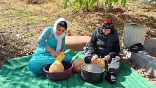 سبک زندگی و کار دختر روستایی در ایران/درست کردن یک غذای محلی توسط مادربزرگ روستایی روی آتش