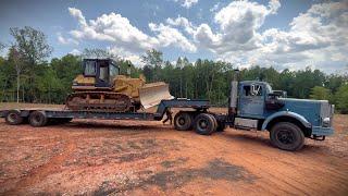 1980 AutoCar Loading Komatsu Equipment #autocar #trucking #heavyequipment