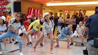 H&M Flash Mob @ Avenue K