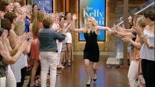 Kate McKinnon Knows How to Make an Entrance