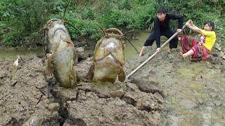 Skills Catch Unique Fish - Primitive Fishing skills Dig Cracks Finding Fish Meet Catfish