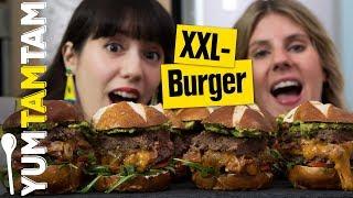 XXL Stuffed Burger // Gefüllter Burger mit Bacon, Cheddar & karamellisierten Zwiebeln // #yumtamtam