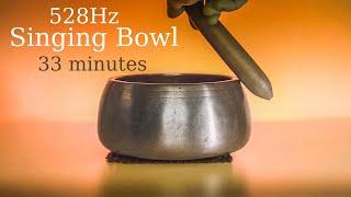 528 Hz Singing bowl sound meditation with an antique Himalayan Mani bowl 33 minutes