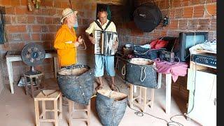 bastidores !!  Seu Mané vai da concelho pro homem deixa de cantar e fazer caçoar  !!