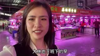 小芳在广东打工过得怎么样了？每天上班又带两岁女儿，真让人心酸