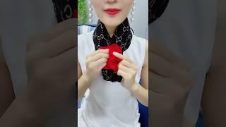 Tie tips Tie a Silk scarf 小窍门，丝巾系法 #beauty #shortvideo #scarf #silkscarf