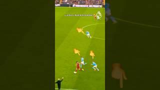 Luis Diaz Was Too Quick For Them! 🫢