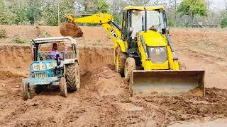 A JCB 4dx backhoe loader being used to dig a hole | Tips for operating a JCB 3dx backhoe loader