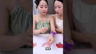 девушка не знала, как пользоваться веером   #short