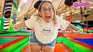 Brincadeiras no Playground com Maria Clara MC Divertida e seus amigos * Indoor Playground for Kids