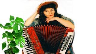 Wiesia -  With accordion on Beach #accordionmusik