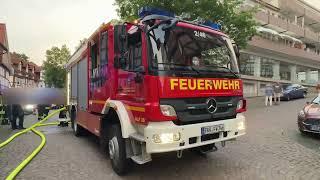 Audi in Vollbrand - Baum und Benz beschädigt