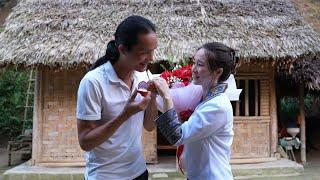 Vang Hoa could not hold back her tears at Zon's sweet proposal .