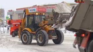 Первоуральск продолжают вызволять из снежного плена.