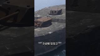 바다 위에 떠 있는 철의 괴물