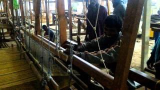 Weaving Selvedge Denim on Handloom : Running-in (V 20151225 183340)