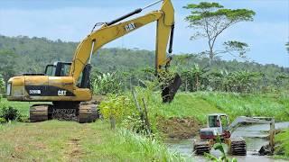 CAT 320D Takeuchi TB250 Excavator  Clearing Sedimentation From The River