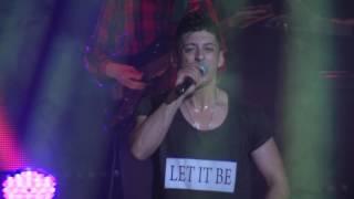 Ricardo & Henrique - Vale a Pena Amar - Official Video (Live)