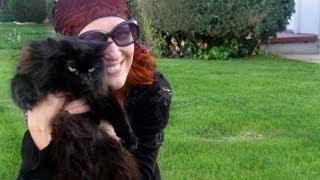 Sofia Goldberg & adorable black cat, very cute !