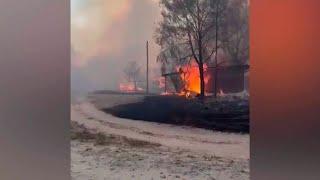 Лесной пожар перекинулся на деревню и уничтожил 28 домов в поселке Тихий Угол Тамбовской области