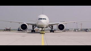 How to tow a  Lufthansa Cargo Boeing 777F with the MINI electric