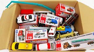 【トミカ】はたらくくるま ミニカーを箱に楽しく収納 Enjoy storing Tomica minicars in the box.