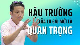 Hậu trường của một cô gái mới là điều quan trọng