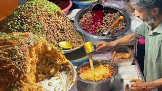 60+ Years Old Famous Chana Chaat Wala | Karachi Street Food Masala Aloo Chole Chaat - KALAY CHOLAY