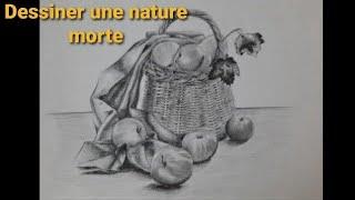 Comment dessiner une jolie nature morte se composant d'un panier, des pommes et un drapé / texture