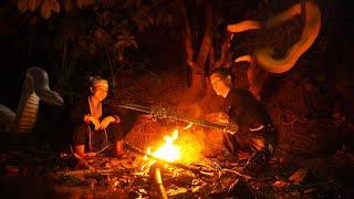 Dwarf family hunting crabs and fish by the stream at night Meet the giant white python again