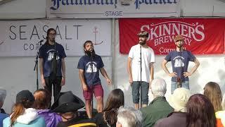 El Pony Pisador singing on the Packet Stage at the Fal Shanty Festival 2019