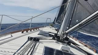 Navigation à voile. Traversée en solitaire entre Santa Maria et Sao Miguel (îles des Açores)