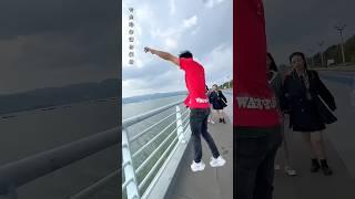 【跑酷小坤坤吖】這個世界又少了一個樂於助人熱愛生活的人#極限星計劃 #極限星計劃#極限運動 #搞笑 #熱門電視劇