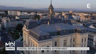 VUE D'EN HAUT : L'hôtel de ville de Tarbes