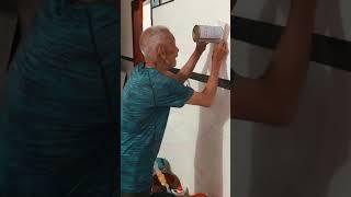 Catch cockroaches 抓小強 #笑死方休 #funny  #shorts