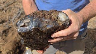 Rockhounding The Ochocos of Central Oregon:  Discovering a Huge Seam Agate in Situ