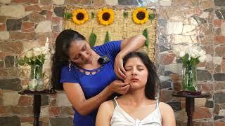 Masaje ASMR y susurros de Doña Esperanza con hormigueo, juego de cabello para relajarse y dormir