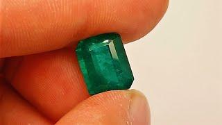 Retail: $17,000 - COR GEMS: $10,000 70% OFF! IGI Cert. 6.86 CT VIVD GREEN Emerald (Zambia)