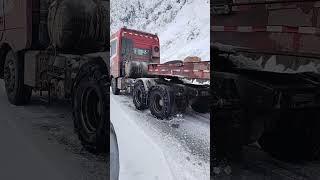 Trucks with snow chains cannot climb the steep slope on snowy roads