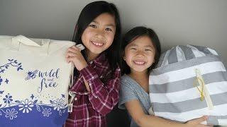 What's In Our Mamoo Bags?! | Kaitlyn and Leah