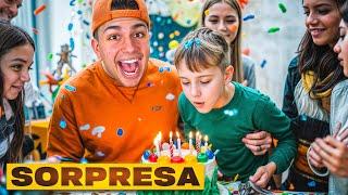 FESTA a SORPRESA ad un Fan per il suo COMPLEANNO!