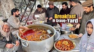 MOST UNIQUE DESI BREAKFAST IN GRAVEYARD! Ahmad Siri Paye, Nalli Bong Paye Best Street Food Pakistan