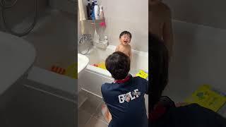 할머니와 씻는건 재미있어요 ㅎㅎ   ハルモニとお風呂たのしいな🫧🩵 #shorts #baby #아기 #한일커플