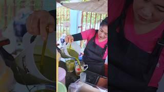 Lady makes a big bag of green tea. in Thailand #streetfood #Shorts