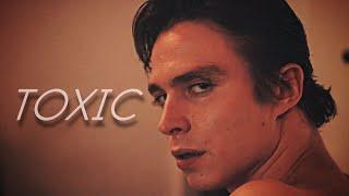 father charlie mayhew || toxic [+1x04]