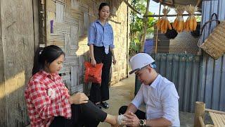 Tue was injured at the construction site. Assistant Thao witnessed Vinh taking care of Tue